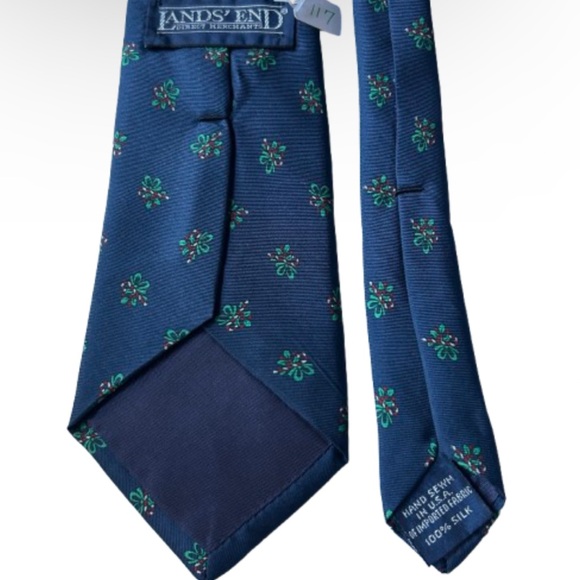 LANDS END Silk Christmas Tie Candy Canes with Green Ribbons on Navy 59”L x 3.5”W - Picture 3 of 5